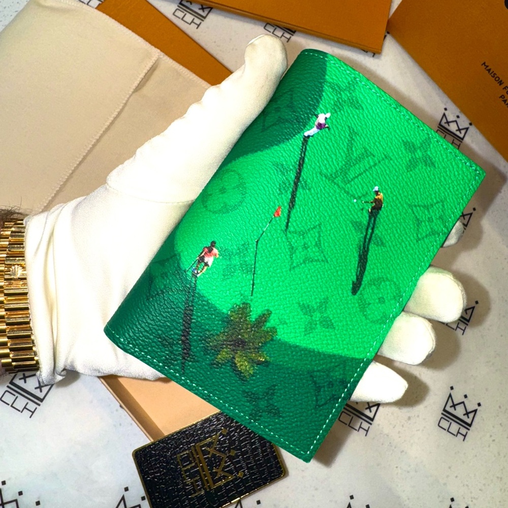 LOUIS VUITTON GOLF PASSPORT COVER - Picture 1 of 9